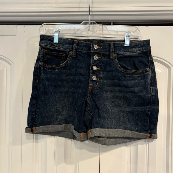 Maurices Mis‎ Rise Multi Button Jean Shorts Size 6 - Picture 1 of 7